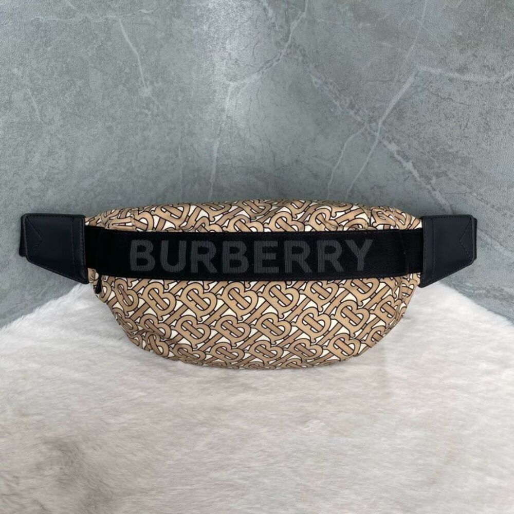 Burberry Women Pre-Loved Bag Very Good Condition